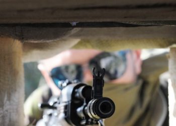Турчинов: против украинских солдат используют «варварские» системы огня