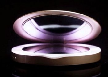 Карманное зеркальце Pearl может зарядить ваш смартфон