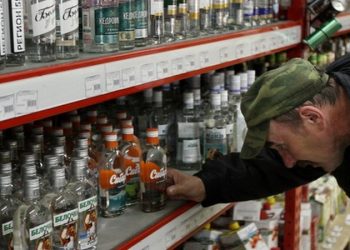 К алкоголю склонны те, кто глупее