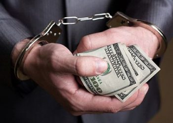 В Харькове на взятке попался таможенный инспектор, - СМИ