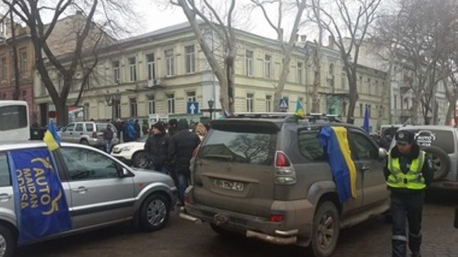 Прокурор области вышел к митингующим в Одессе активистам Автомайдана
