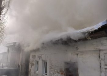В Киеве на улице Дмитриевской случился пожар
