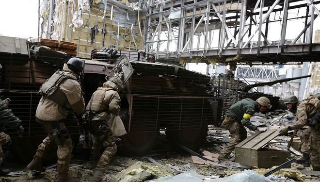 В Донецком аэропорту украинские военные взяли в плен 15 террористов