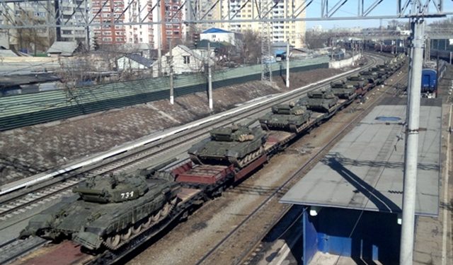 В Донецкую область вчера прибыли 60 единиц бронетехники из России