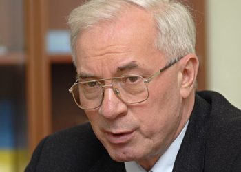 Азаров написал книгу об Украине