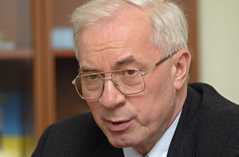 Азаров написал книгу об Украине