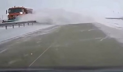 Интернет взорвало видео с чисткой дорог в Казахстане
