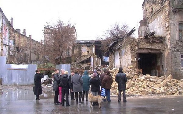 В Одессе рухнул жилой дом: две семьи остались без крыши над головой