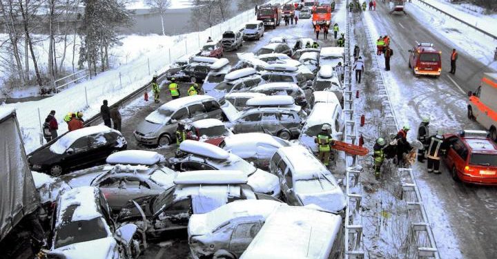 Одиннадцать человек попали в больницу в результате столкновения 40 авто в США