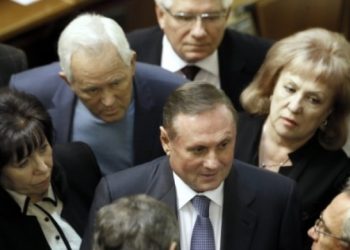 Александру Ефремову «вручили» электронный браслет