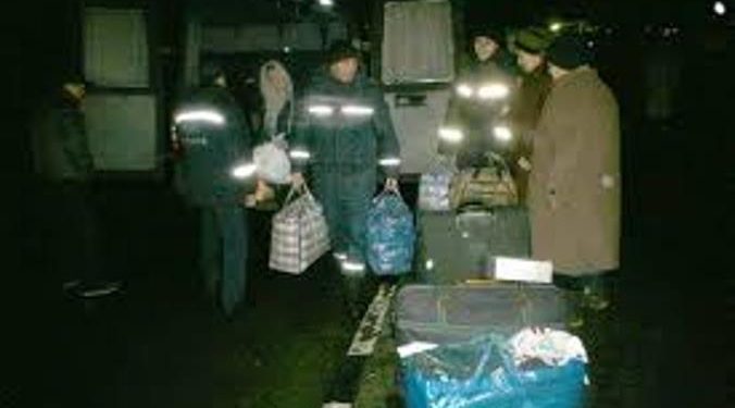 Из Светлодарска активно эвакуируют местных жителей