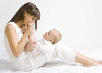 Как влияет на мозг ребёнка голос его мамы