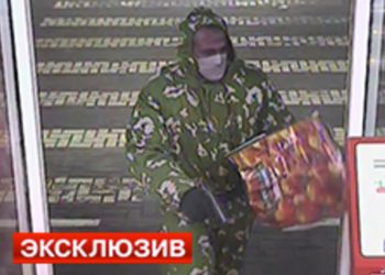 В сети появилось видео с грабителем-неудачником с дырявым пакетом