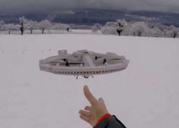 Парень снял на видео собственноручно созданного робота из "Звездных войн"