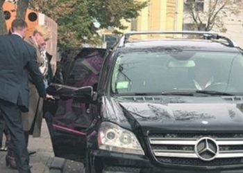 Гонтарева изобилует: Пять машин и вилла под Киевом
