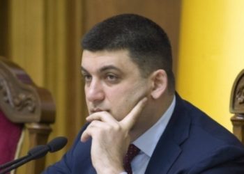 Гройсман хочет наказать Ивченко и Соболева за драку в Раде