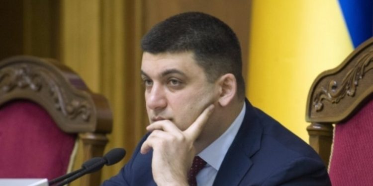 Гройсман хочет наказать Ивченко и Соболева за драку в Раде