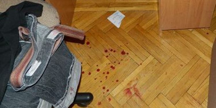 В Киеве пьяные грабители чуть не зарезали ребенка