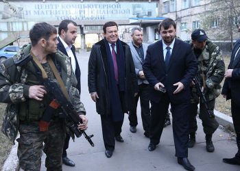 Кобзон посетил в донецкой больнице обгоревших бурятов-наемников