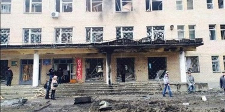 В Донецке снаряд попал в медучреждение, есть жертвы