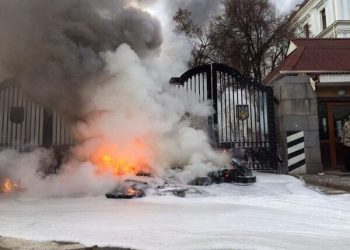 «Айдаровцы» снова пикетируют Минобороны в Киеве