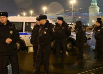 На месте убийства Бориса Немцова проходит траурная акция, - пресса