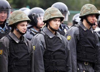 СМИ: В Москву вводят внутренние войска