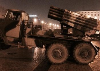 В Киев ночью завезли военную технику России