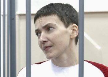 Надежде Савченко не позволили поговорить с сестрой на родном языке