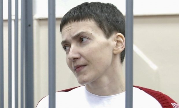 Надежде Савченко не позволили поговорить с сестрой на родном языке