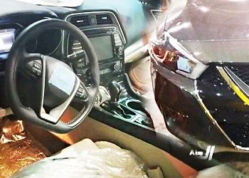 В сеть выложили фото салона Nissan Maxima