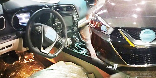 В сеть выложили фото салона Nissan Maxima