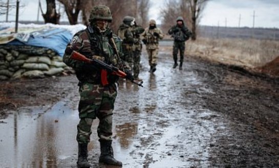 СМИ: Украина не готова отводить тяжелое вооружение