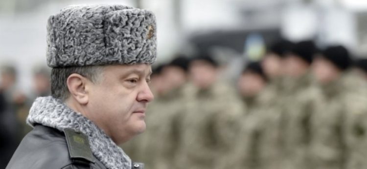 Порошенко: Под Дебальцево ранены 30 солдат