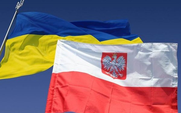 CМИ: Польша отказывает в политическом убежище гражданам Украины