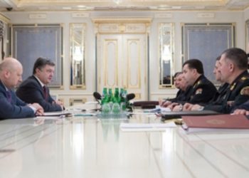 Президент Украины проводит совещание с силовиками