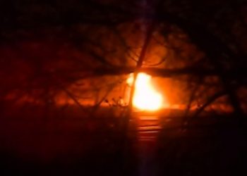 Под Новотошковкой горит газопровод