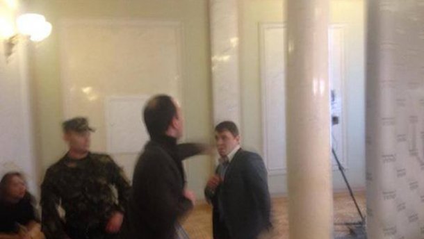 Появилось видео потасовки Соболева и Ивченко в Верховной Раде