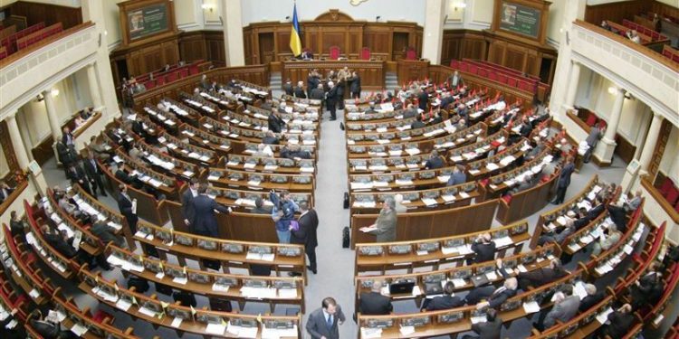 Парламент Украины освободил от налогов оборонные товары