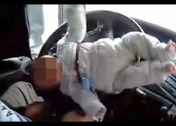 В сети появилось видео с уникальным развлечением ребенка