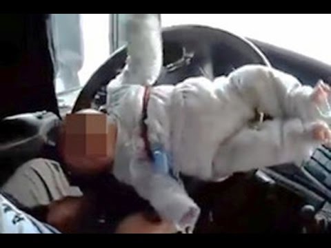 В сети появилось видео с уникальным развлечением ребенка