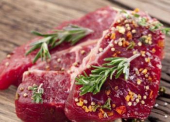 Врачи сообщили, кому нельзя есть мясо