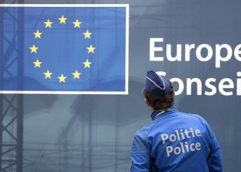 Саммит ЕС открылся с опозданием из-за минских переговоров