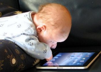 Ученые доказали, что смартфоны и планшеты мешают развитию самоконтроля у детей