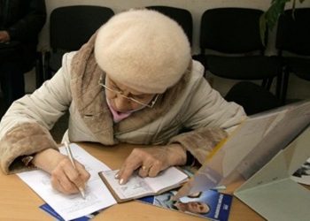 Премьер-министр Украины рассказал, когда поднимутся соцстандарты