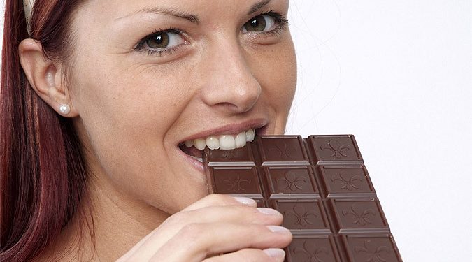 Эксперты посоветовали есть шоколад худеющим