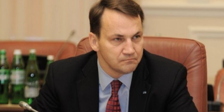 СМИ: Сикорский получил письмо с угрозами