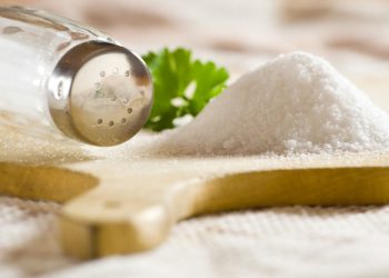 Избавиться от головной боли можно меньше употребляя соль