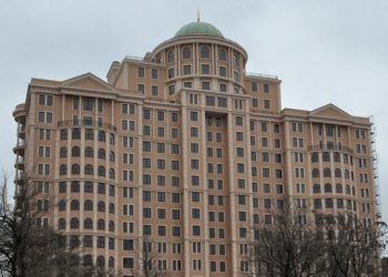 Террористы в Донецке попали в бизнес-центр сына Виктора Януковича