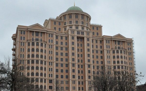 Террористы в Донецке попали в бизнес-центр сына Виктора Януковича